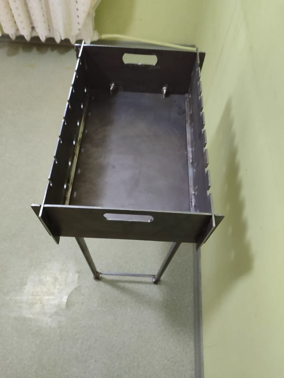 Hartowany metal w warsztacie №09